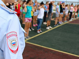 Полицейские-мастера спорта по самбо проведут акцию «Зарядка со стражем порядка»