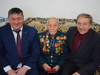 Николая Ефимовича Янышкина поздравили с годовщиной победы в Сталинградской битве