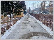 В Горно-Алтайске ведётся очистка и посыпка дорог и тротуаров