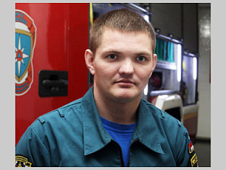 Командир отделения 1 пожарно-спасательной части города Горно-Алтайска Черников Алексей спас жизнь человеку с ножевым ранением, оказав ему первую помощь