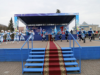 В Горно-Алтайске отмечают праздник Весны и Труда. (Фото)