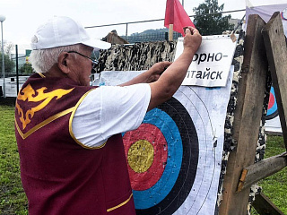 В соревнованиях по стрельбе из лука победила команда Горно-Алтайска