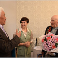Мэр города Горно-Алтайска поздравила с юбилеем ветерана