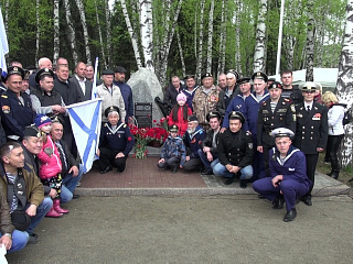В Горно-Алтайске открыли памятный знак военным морякам и морским пехотинцам