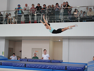 Центр спортивной акробатики Горно-Алтайска провел первенство по прыжкам на батуте  