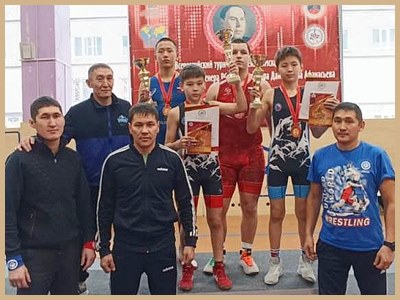 Борцы из Республики Алтай стали победителями соревнований по спортивной борьбе
