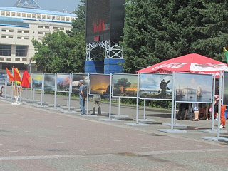 На центральной площади всё лето будет работать выставка-репродукция Ивана Айвазовского