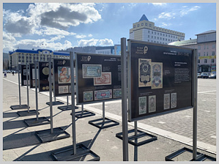 Деньги военных лет: на площади В.И. Ленина работает уличная выставка