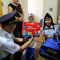 Полицейские Горно-Алтайска помогли собрать в школу детей из малообеспеченных семей
