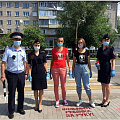 В Горно-Алтайске автоинспекторы и представители благотворительного фонда провели акцию «Безопасный переход!»