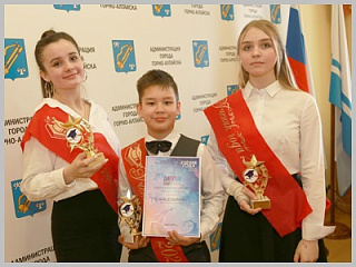 Определены победители городского конкурса «Ученик года»