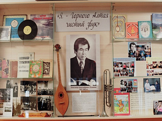 В Горно-Алтайской детской музыкальной школе №2 создана музейная композиция, посвященная композитору Александру Тозыякову