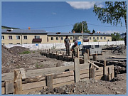 В Горно-Алтайске продолжаются работы по строительству спортивной площадки по пр. Коммунистический, 162 в районе Жилмассива