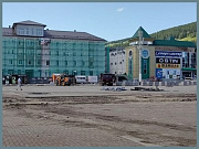 В Горно-Алтайске продолжаются работы по обновлению площади и центрального сквера