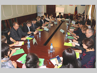 Взаимодействие НКО, органов власти и бизнеса обсудили в Горно-Алтайске