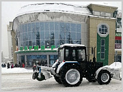 В Горно-Алтайске 6 подрядных организаций и 36 единиц спецтехники устраняют последствия снегопада