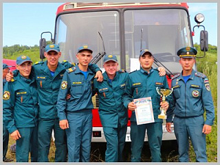 Соревнования по пожарному биатлону и летнему боевому развертыванию прошли в Горно-Алтайске