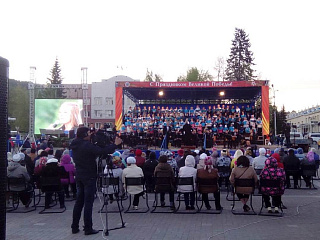День Победы в Горно-Алтайске завершился концертом госоркестра 