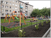 в Горно-Алтайске благоустроили двор по нацпроекту «Жильё и городская среда»