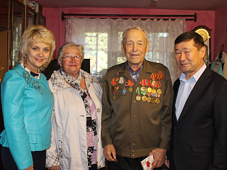 Мэрия города поздравила ветеранов с днем окончания Второй мировой войны
