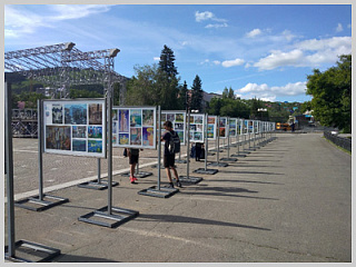 На площади Горно-Алтайска установлена новая уличная выставка