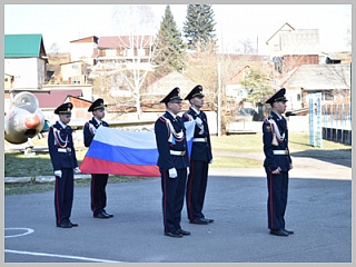Торжественное поднятие флага состоялось в кадетской школе Горно-Алтайска