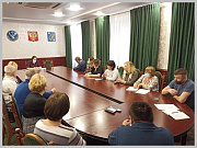 В Администрации города Горно-Алтайска состоялось рабочее совещание с предпринимателями по вопросам повышения цен на социально значимые товары первой необходимости в магазинах города