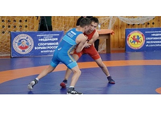 В Горно-Алтайске прошли соревнования по греко-римской борьбе среди новичков