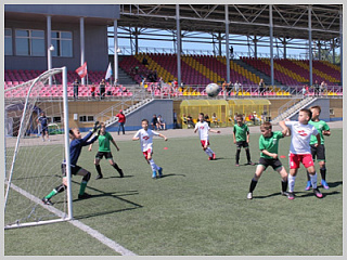 Две команды Горно-Алтайска завоевали право выступить в финале соревнований по футболу «Загрузи себя футболом!»