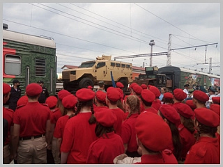 Школьники Горно-Алтайска приняли участие в торжественной встрече «Поезда Победы»