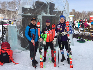 Горно-Алтайские ветераны-горнолыжники покорили Уральские вершины