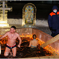 В Горно-Алтайске около тысячи человек приняли участие в крещенских купаниях