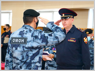 В Республике Алтай ОМОН отмечает 28-ю годовщину образования