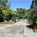 В Горно-Алтайске торжественно открыли обновлённый двор многоквартирного дома по ул. Чорос-Гуркина, 41