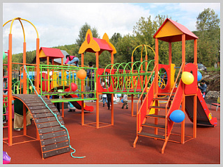Новая детская площадка открыта в микрорайоне Горно-Алтайска