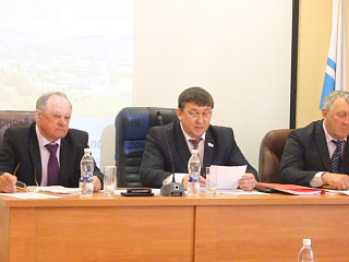 На сессии депутаты заслушали и обсудили отчет мэра города за 2015 год