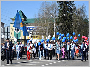 1 мая в Горно-Алтайске: 5 тысяч человек приняли участие в шествии трудовых коллективов