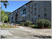 В Горно-Алтайске торжественно открыли обновлённый двор многоквартирного дома по ул. Чорос-Гуркина, 41