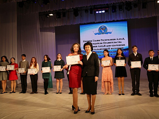 Талантливой молодежи Горно-Алтайска вручили премии за высокие достижения